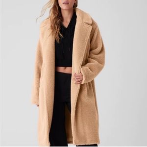 Alo Oversized Sherpa Trench in Camel